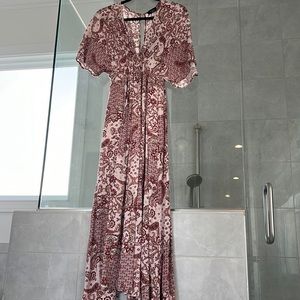 Vici maxi dress with paisley design